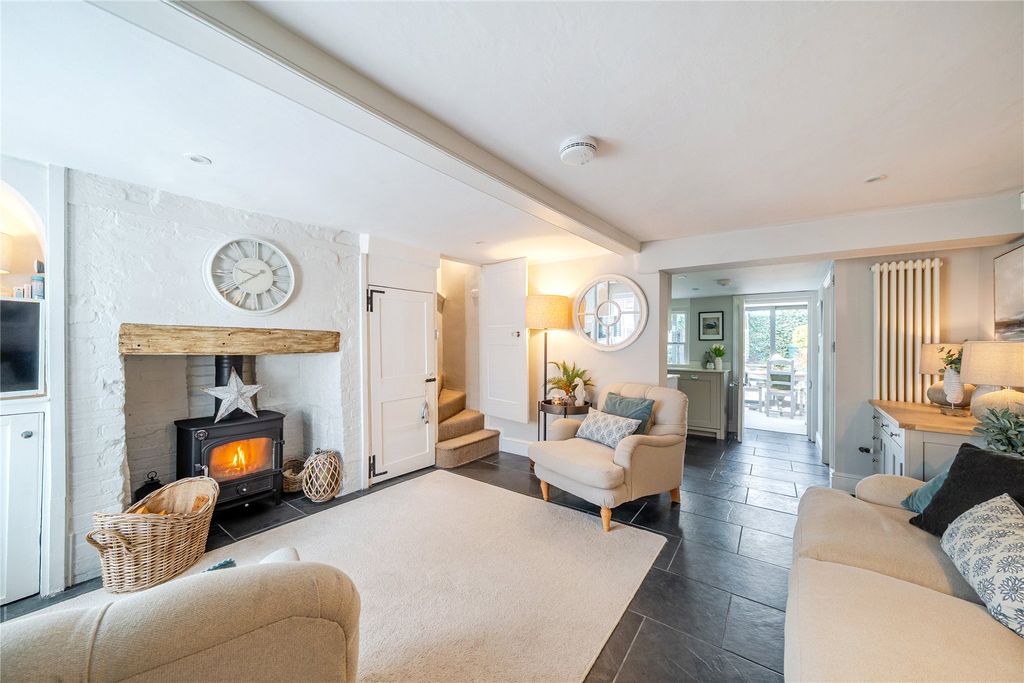 Property photo 2 of 18 Sitting Room