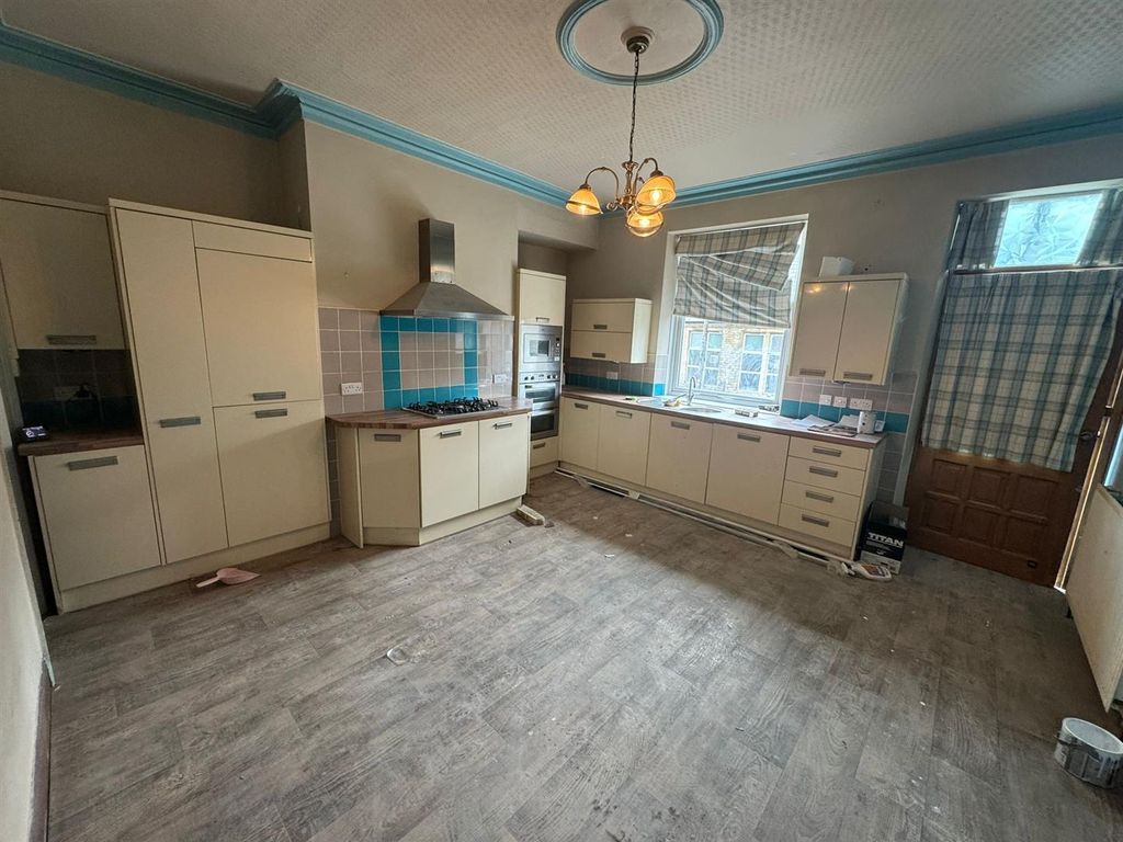 Property photo 3 of 15 Kitchen