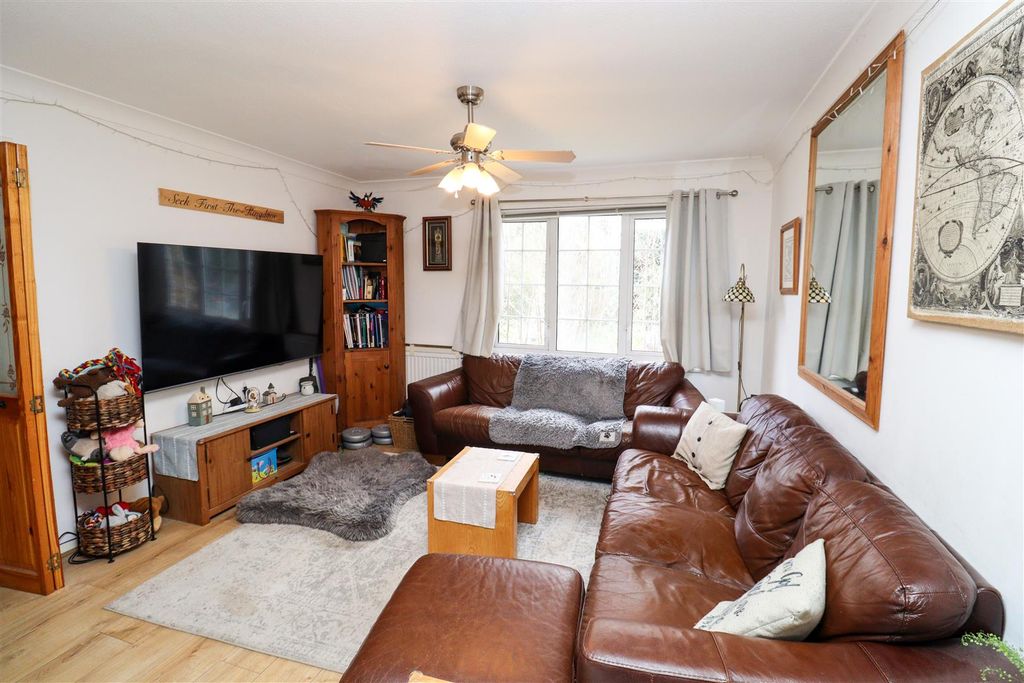 Property photo 2 of 15 Living/Dining Room