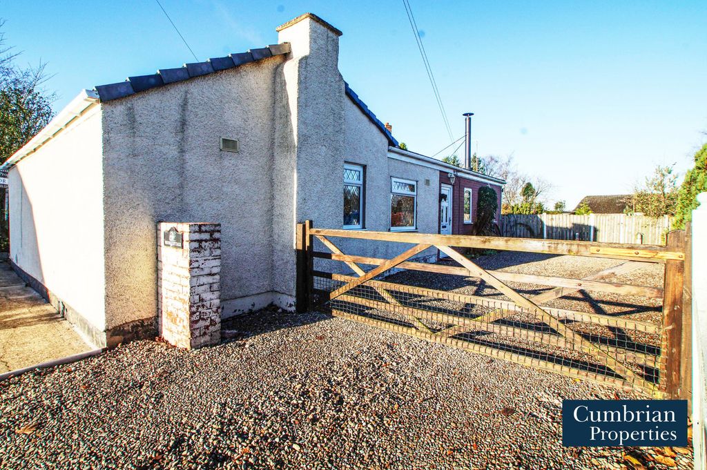 Property photo 1 of 24 Gated Drive To The Front