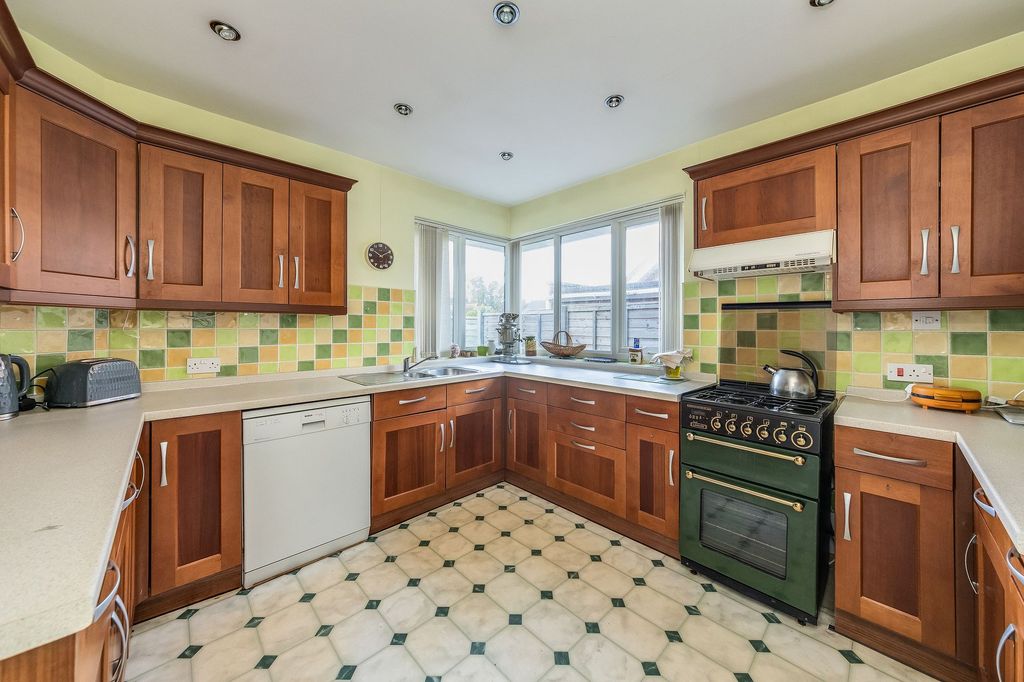 Property photo 3 of 25