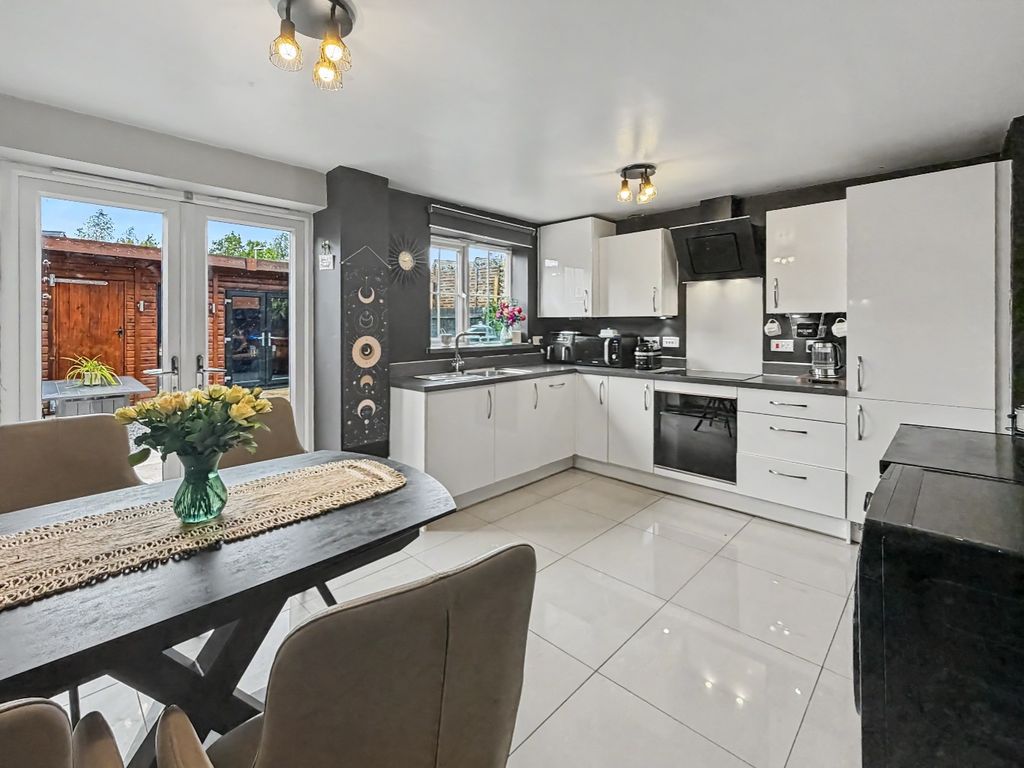 Property photo 3 of 46 5435919