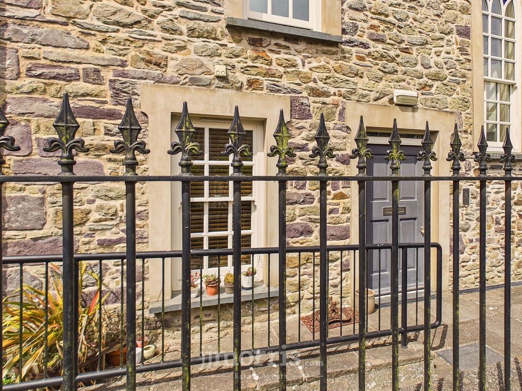 Property photo 2 of 13