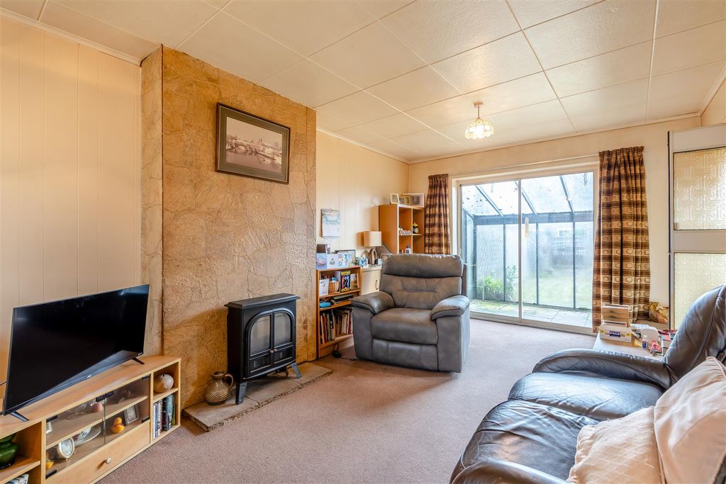 Property photo 2 of 17 8681731-Interior08.Jpg