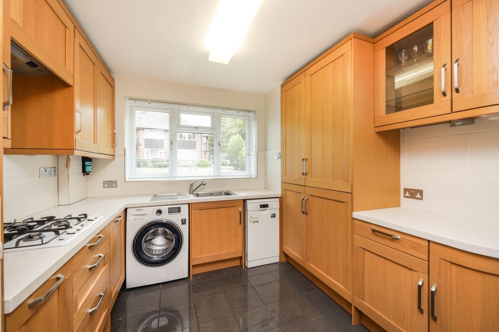 Property photo 2 of 10 Kitchen1