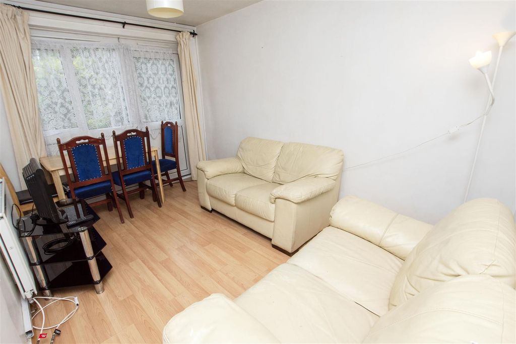 Property photo 1 of 6 Approach
