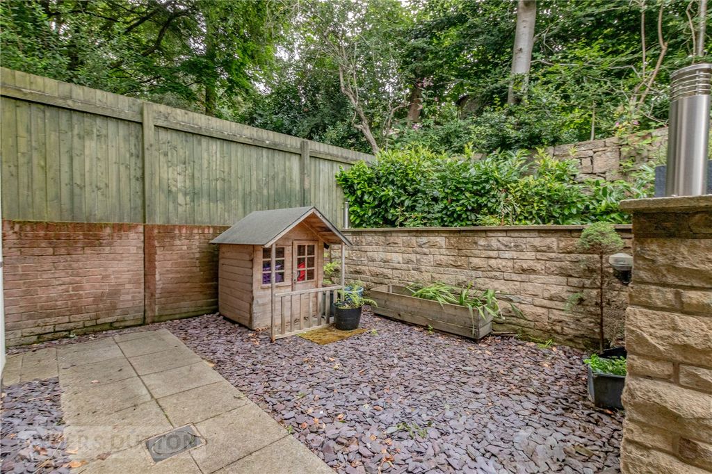 Property photo 2 of 15 Front Garden