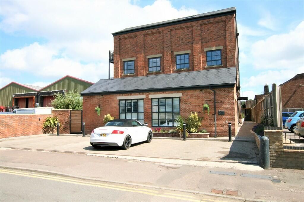 Property photo 1 of 12