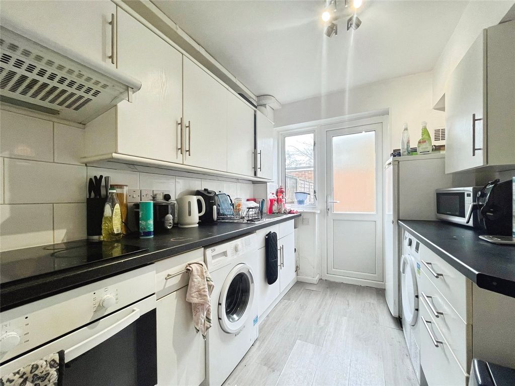 Property photo 3 of 8 Kitchen