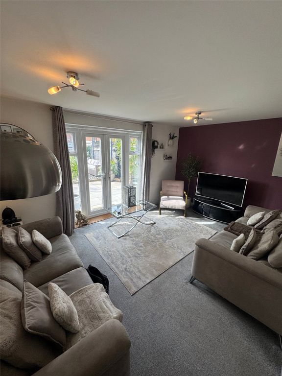 Property photo 2 of 8 Picture No. 07