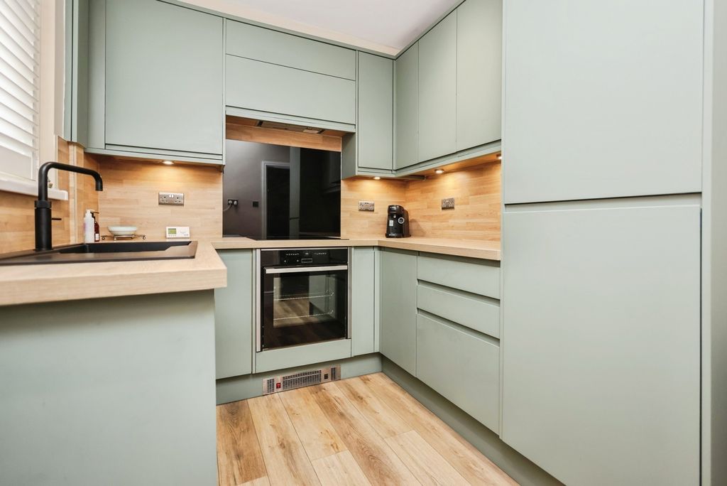 Property photo 3 of 16 Pbox-Img.Jpg