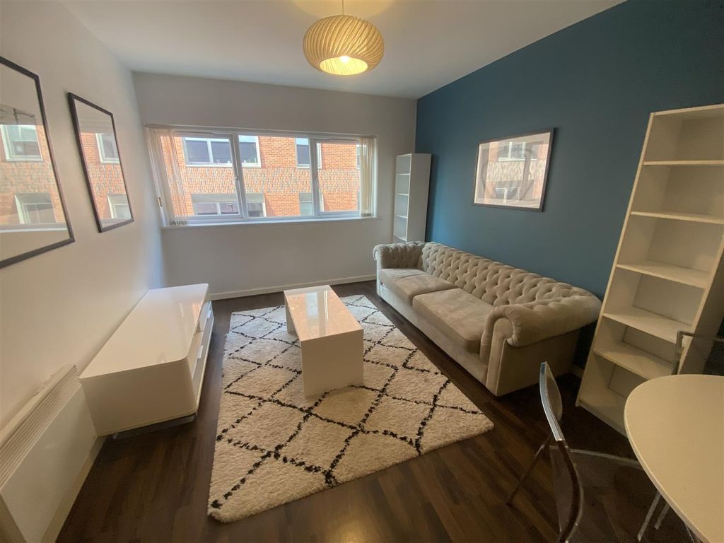 Property photo 2 of 7 Lounge