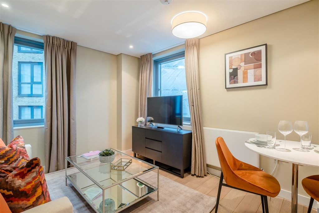 Property photo 3 of 22 8449396-Interior05.Jpg