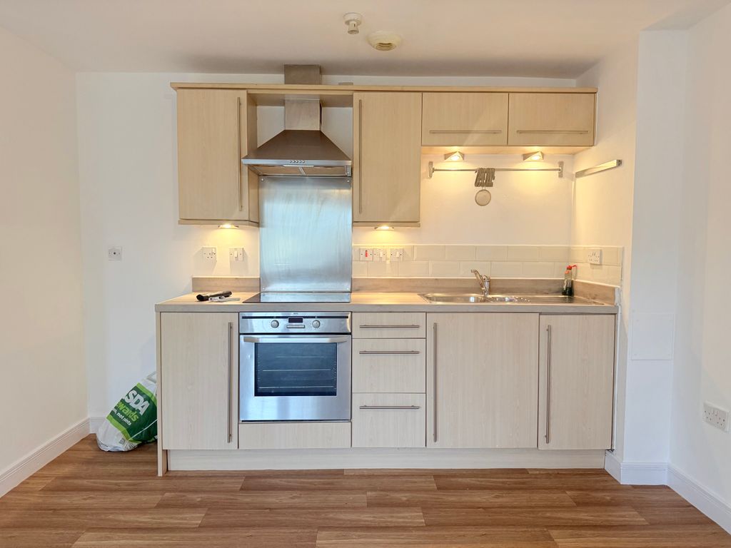 Property photo 2 of 9 Kitchen