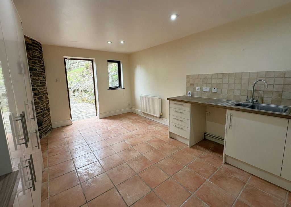 Property photo 3 of 25