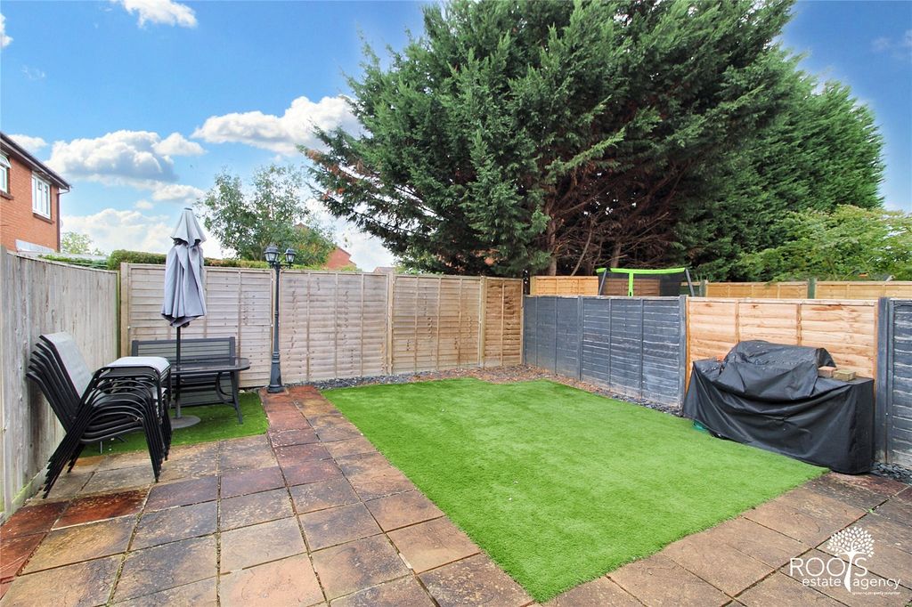 Property photo 2 of 11 Southerly Garden