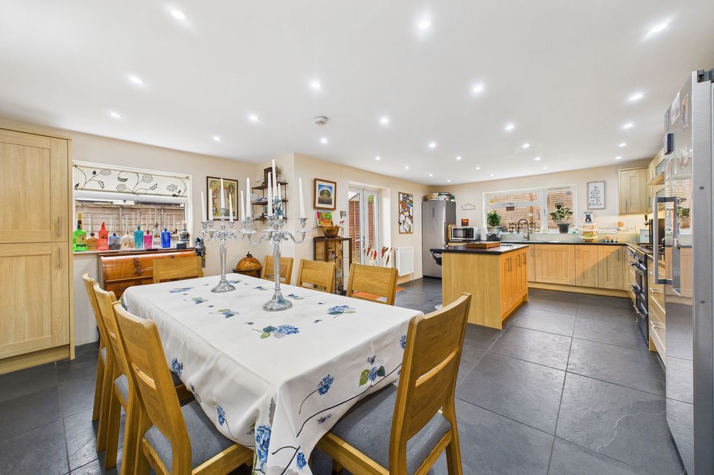 Property photo 2 of 24