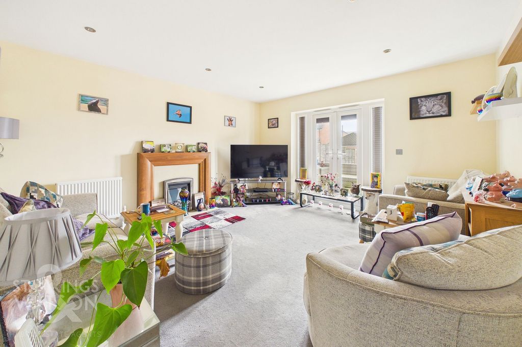 Property photo 2 of 18