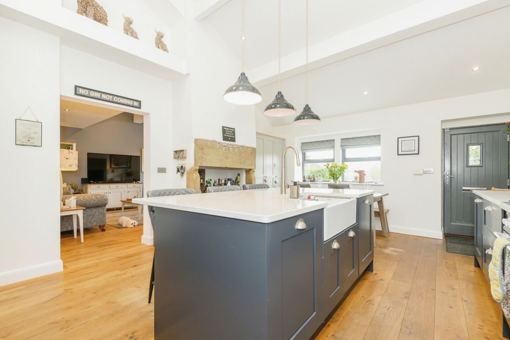Property photo 1 of 20 Kitchen