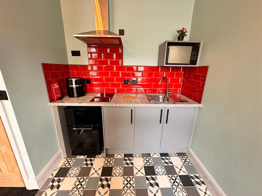 Property photo 3 of 5 R5 Kitchnette.Jpeg