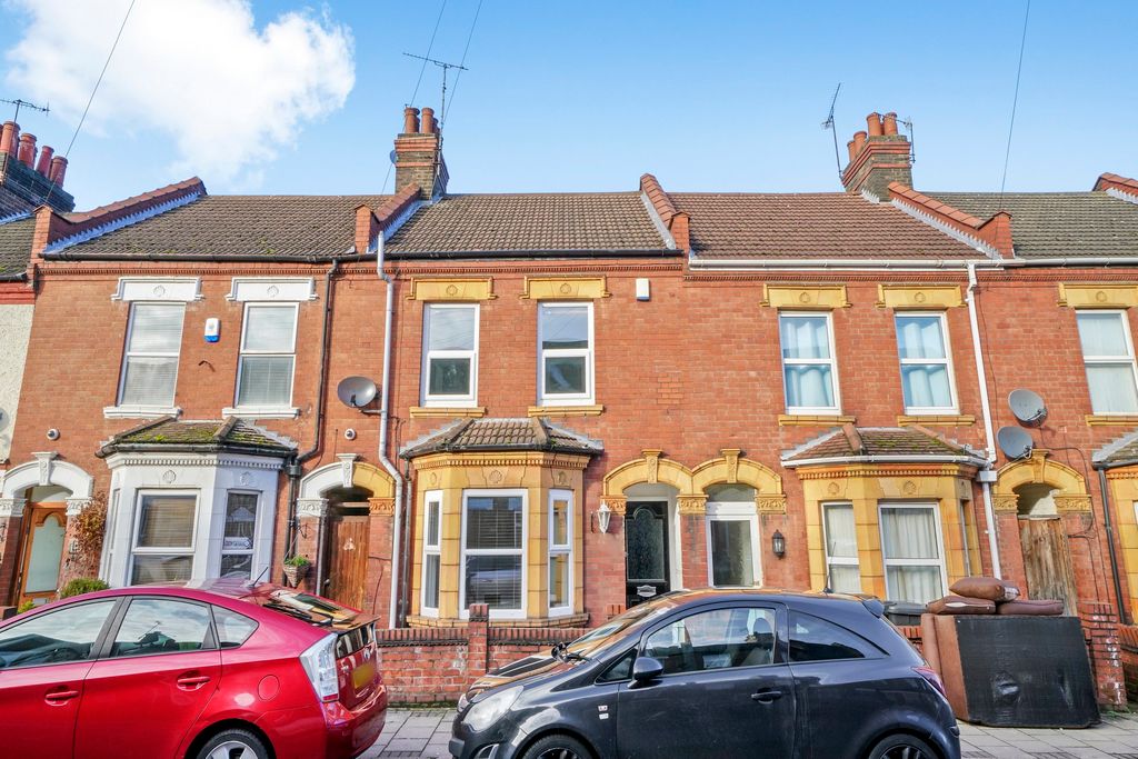 Property photo 1 of 8