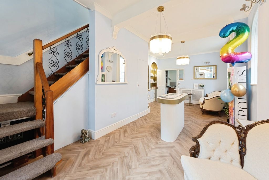 Property photo 3 of 17 Photo