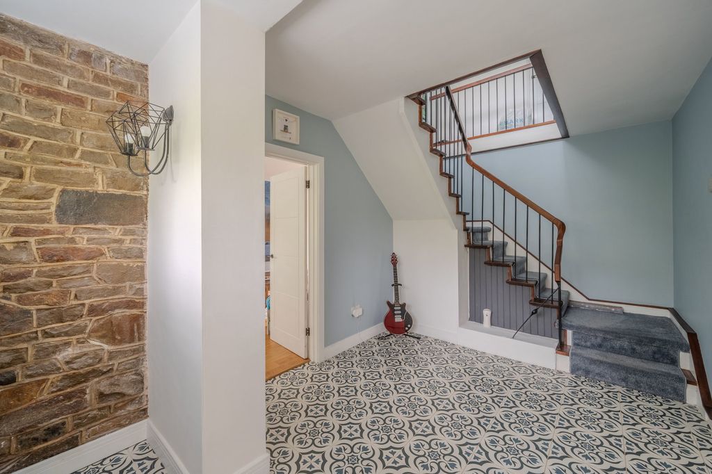 Property photo 2 of 27