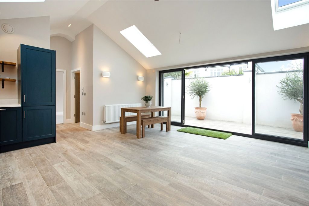 Property photo 3 of 11 Picture No. 06