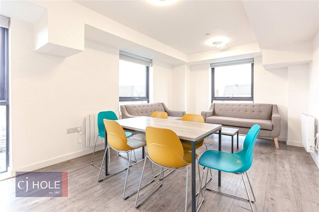 Property photo 3 of 8 Picture No. 11