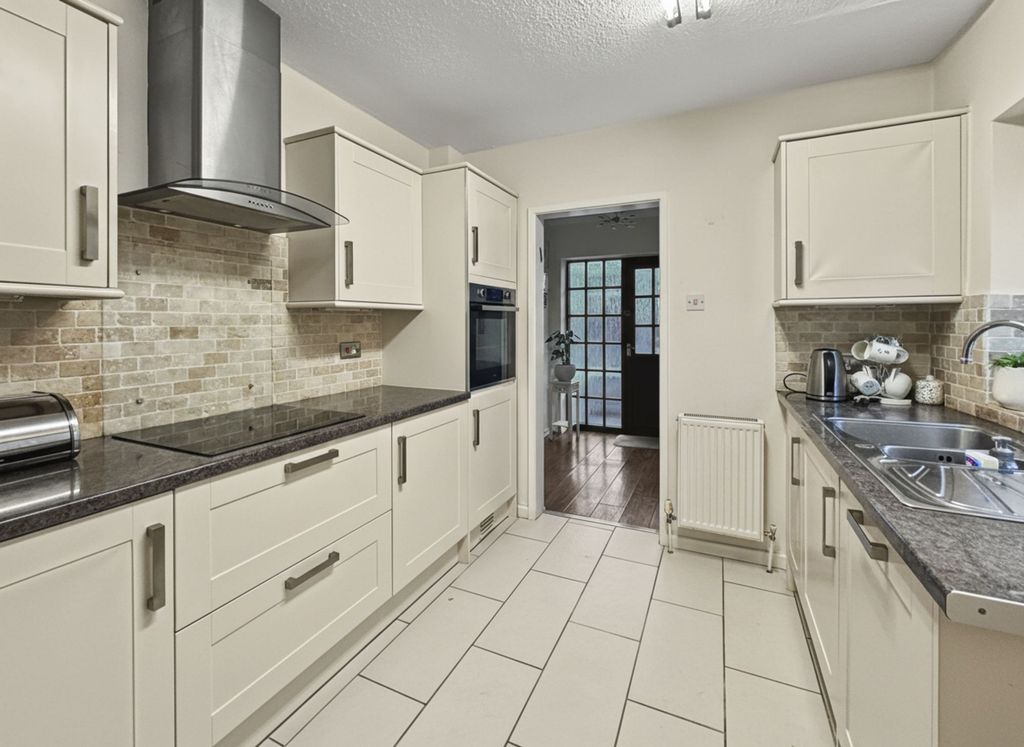 Property photo 2 of 22