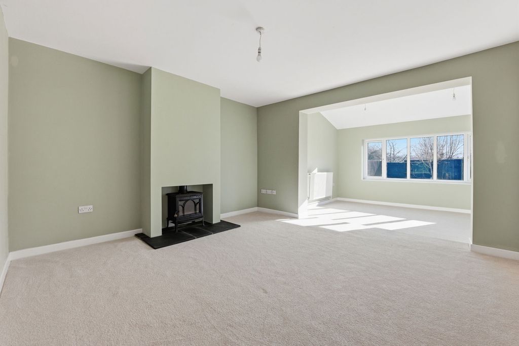 Property photo 3 of 31