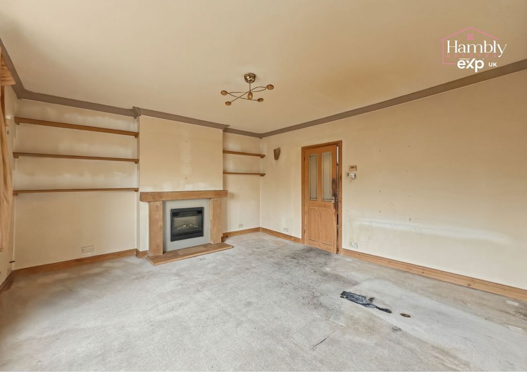 Property photo 3 of 11