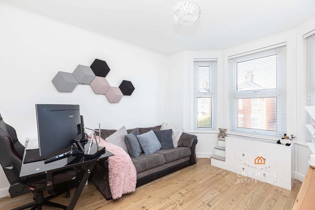 Property photo 3 of 20