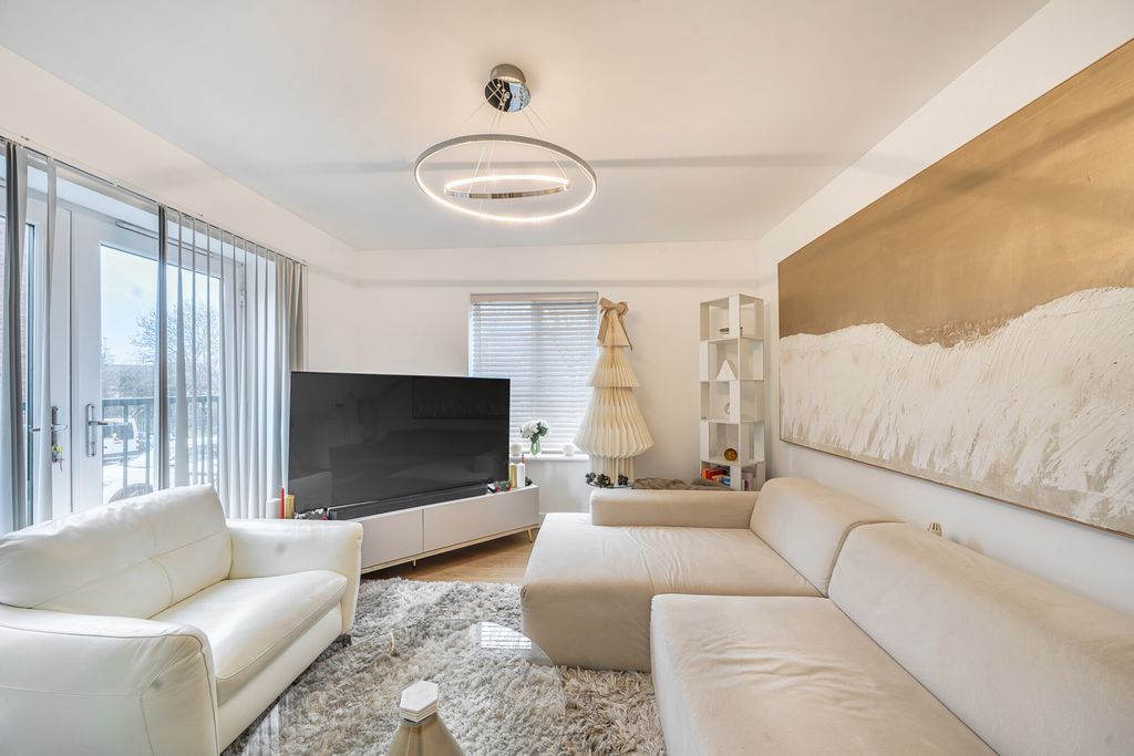 Property photo 3 of 12 Reception