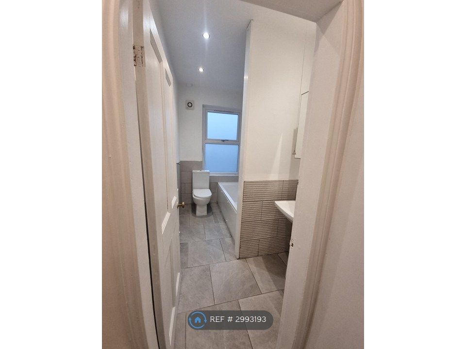 Property photo 2 of 14 Bathroom