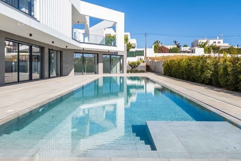 Property photo 1 of 46 Luxury Contemporary 4 Bed Villa With Pool And Rooftop In Galé