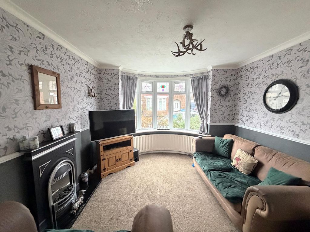 Property photo 2 of 9 Lounge