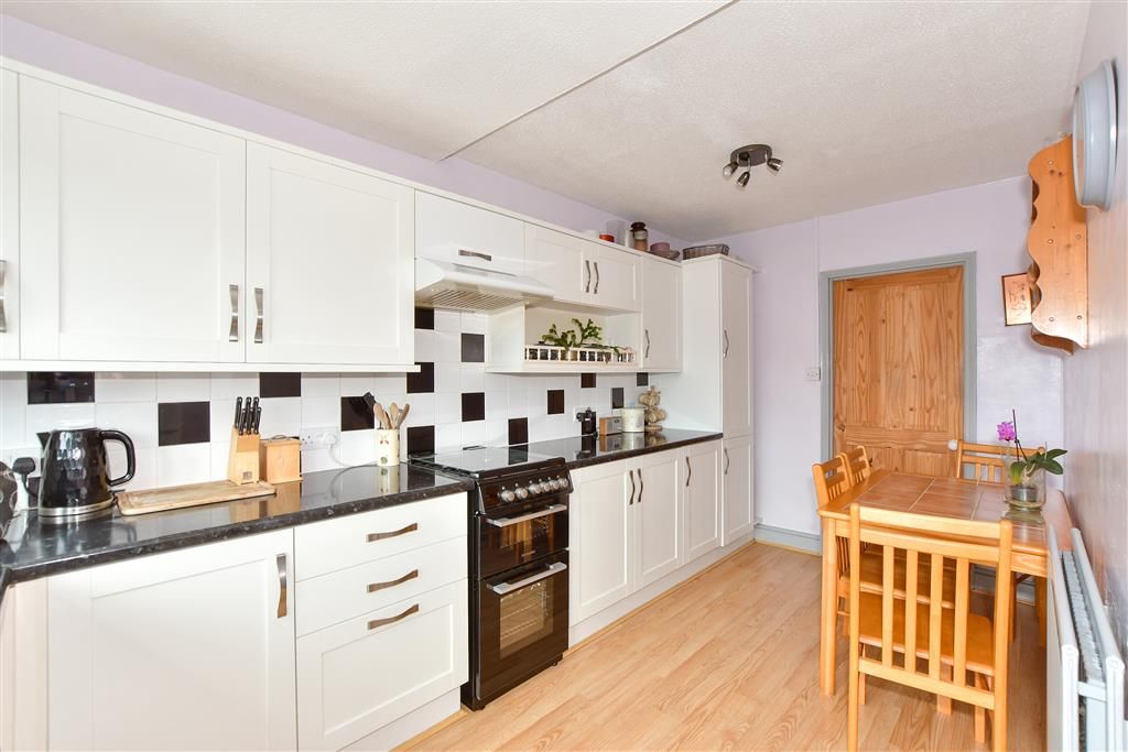 Property photo 2 of 8 Kitchen