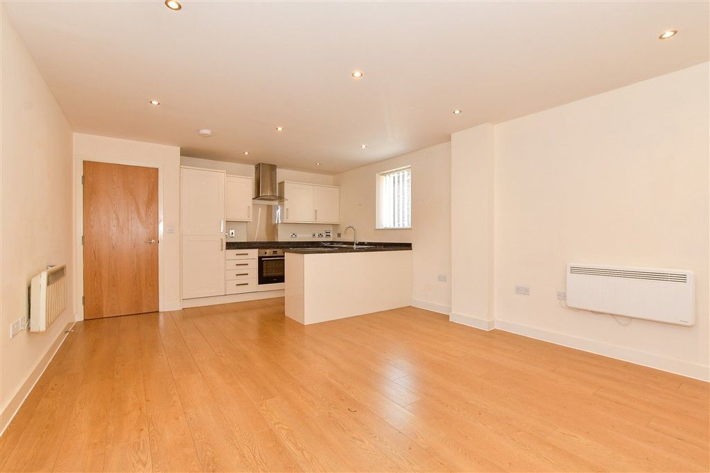 Property photo 1 of 10 Lounge/Kitchen