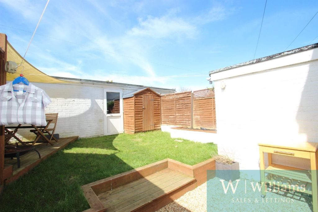 Property photo 2 of 13 .