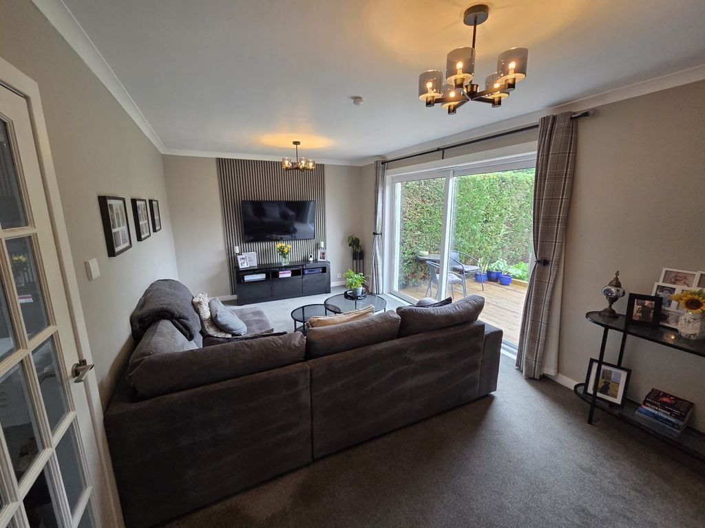 Property photo 3 of 9 Livingroom