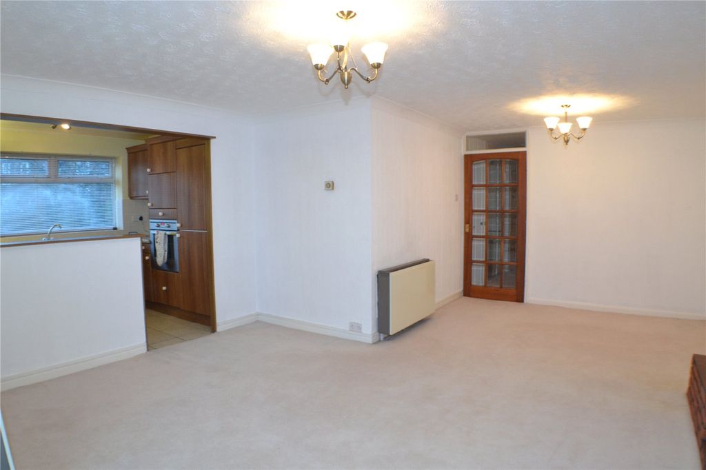 Property photo 3 of 11 Lounge