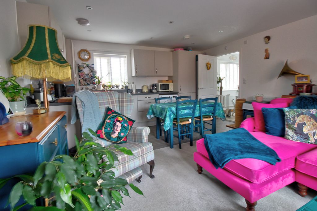 Property photo 2 of 25 Kitchen/Lounge