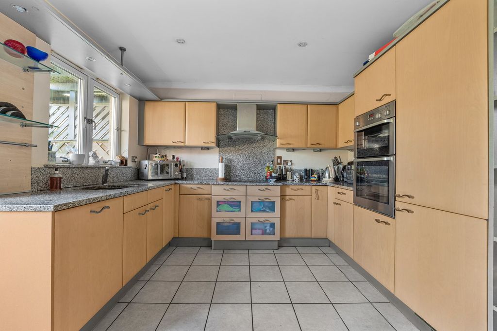 Property photo 3 of 16