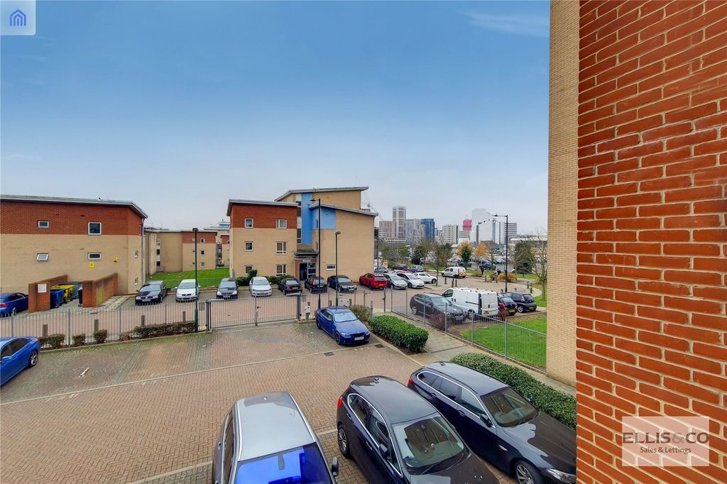 Property photo 2 of 16 Picture No. 23