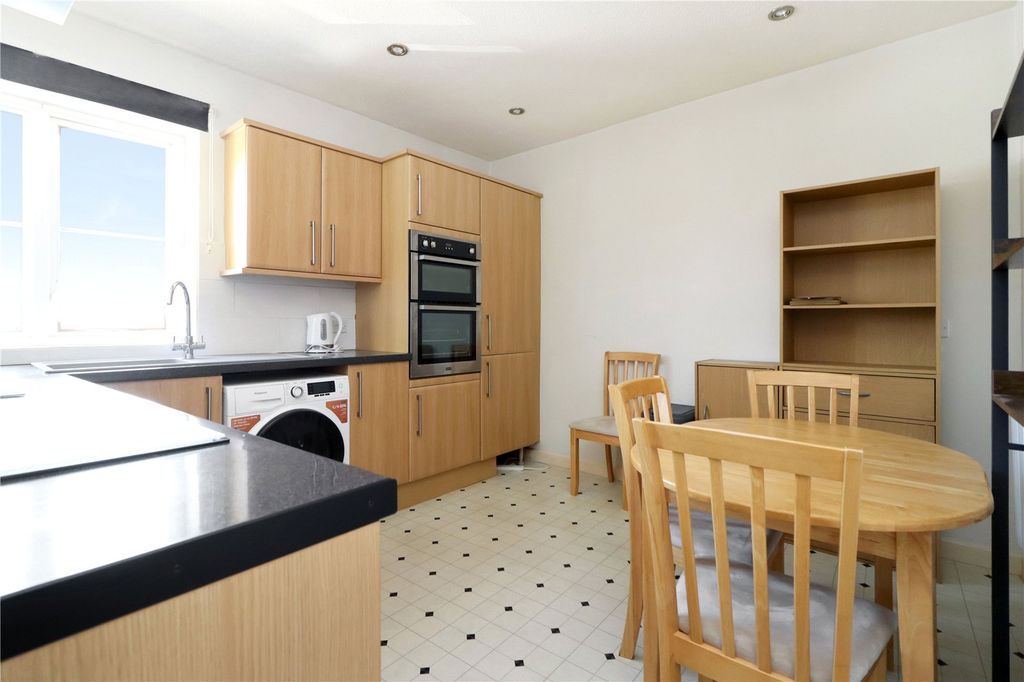 Property photo 2 of 13 Picture No. 11