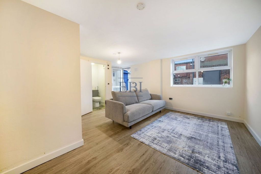 Property photo 1 of 5 Picture No. 14