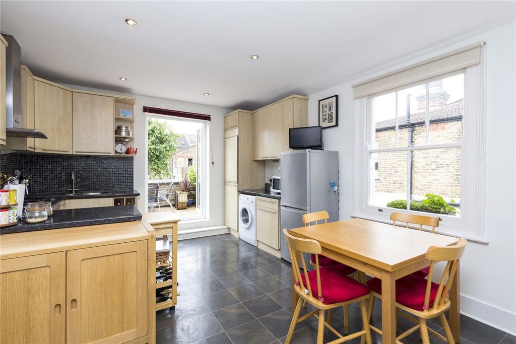 Property photo 1 of 6