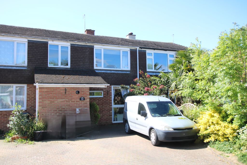 Property photo 1 of 7 32Broomfarmroada