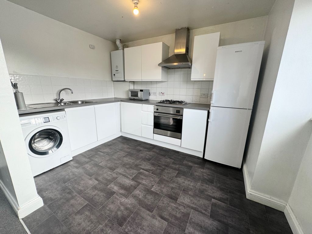 Property photo 1 of 10 Kitchen